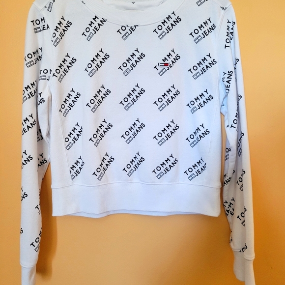 Tommy Jeans Women's Cropped Sweatshirt Long Sleeve Round Neck - Picture 11 of 11